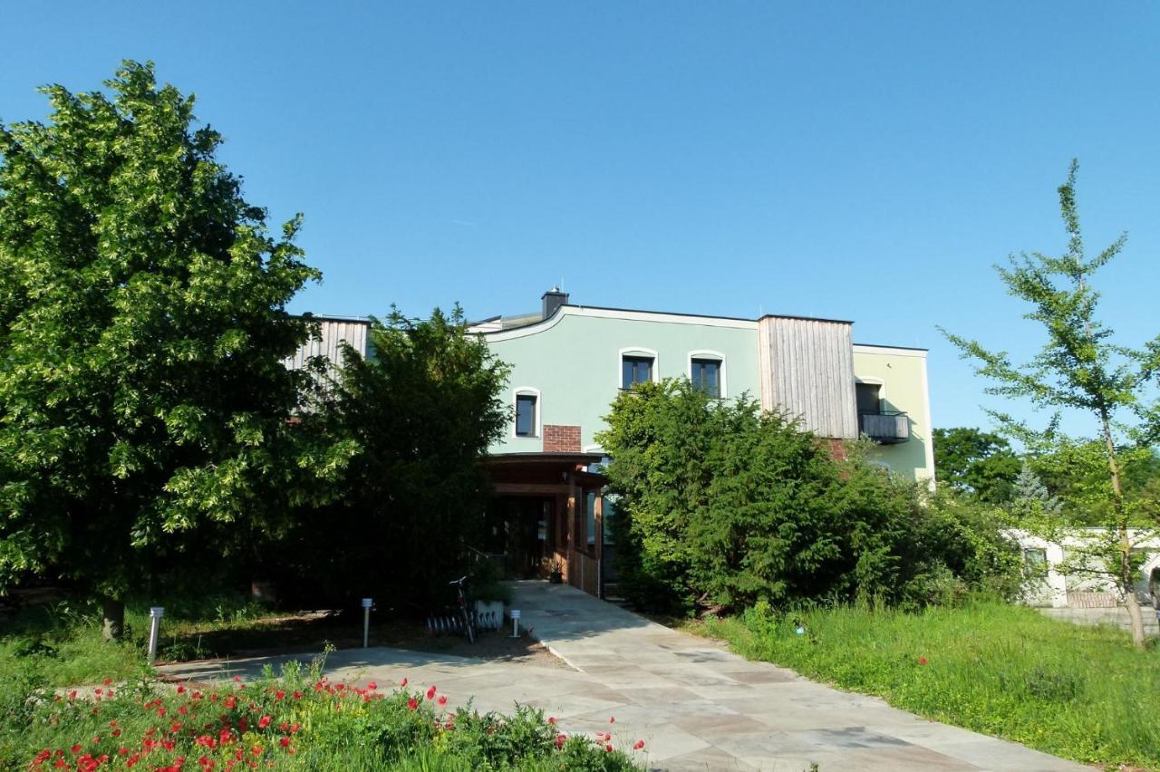 Haus Monti Hotel Maria Lanzendorf Exterior photo